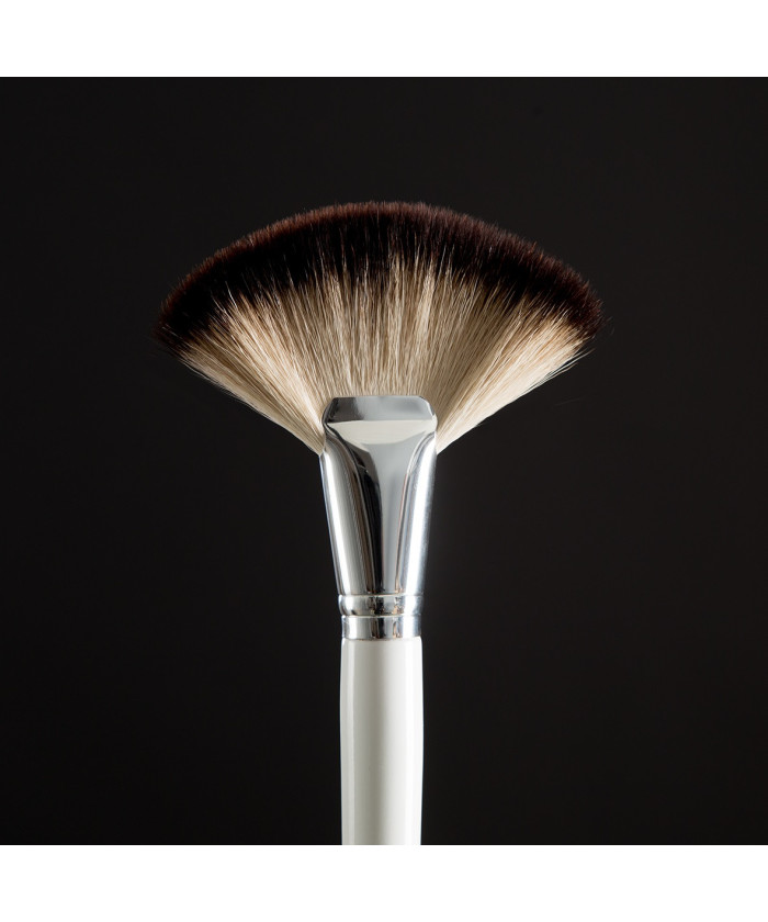 1047 – Brocha Abanico Pelo Natural Racoon